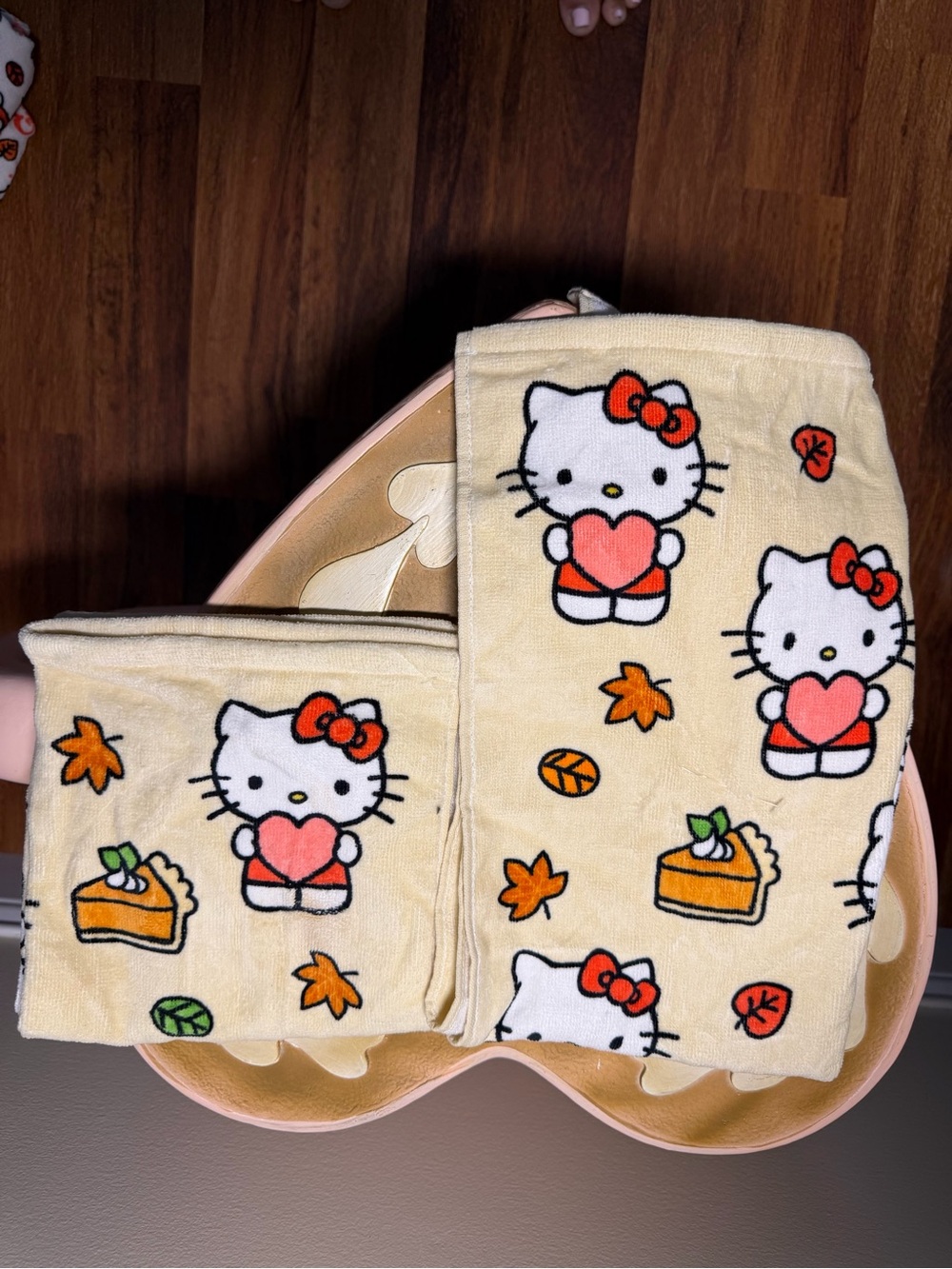2025 Hello Kitty Set of 2 Fall Hand Towel Set